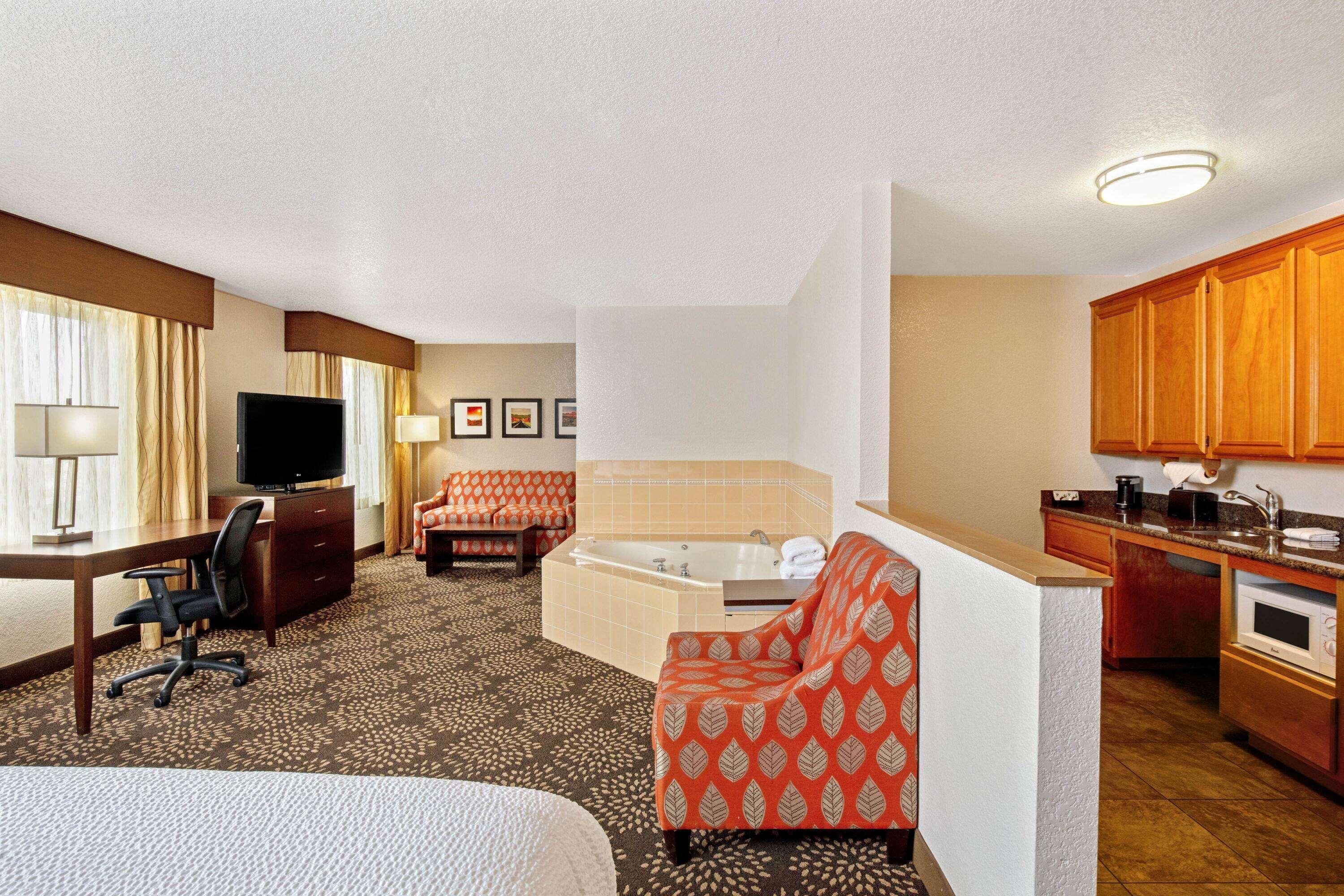 La Quinta By Wyndham Las Vegas Redrock/Summerlin Exterior photo